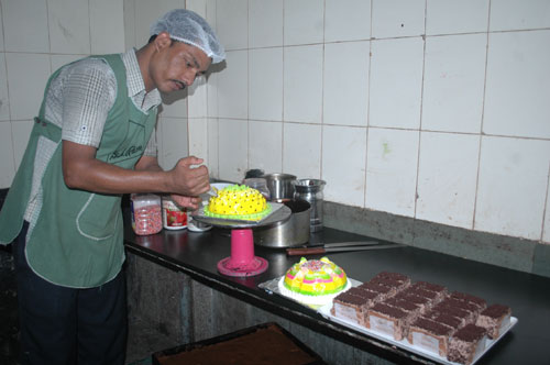 Pastries, Chocolates, Puffs & Patties and various other bakery items view 6